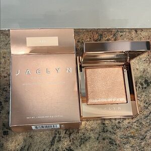 Jaclyn Cosmetics Highlighter in Iced NIB
